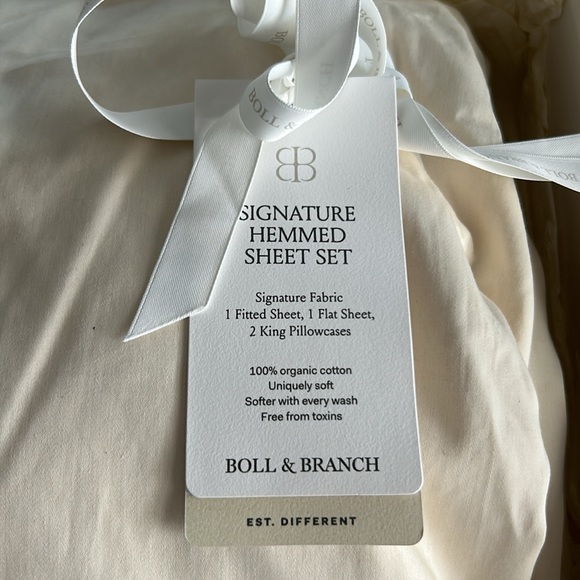 Boll & Branch NWT Queen percale hemmed sheet set - Picture 7 of 8